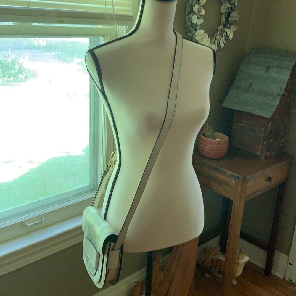 Modern Tory Burch purse - Picture 2 of 8
